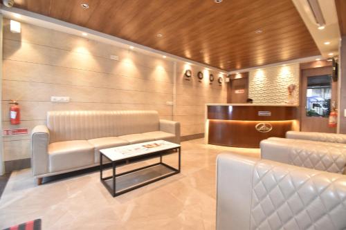 Előcsarnok, The Aarya A Smart Business Hotel in Khar Előcsarnok, The Aarya A Smart Business Hotel in Khar