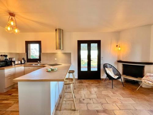 Beautiful Villa, Quiet Sea View with Pool in Antheor Beautiful Villa, Quiet Sea View with Pool in Antheor