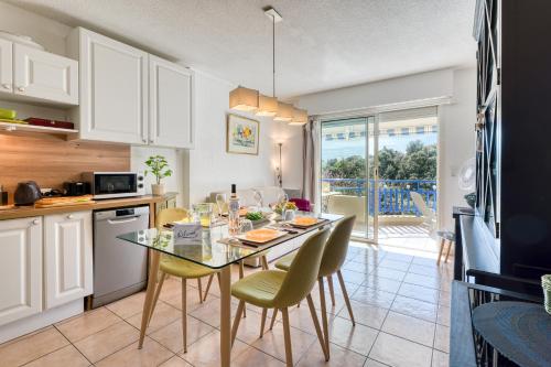 Facilities, Apartment Poseidon - Sea View - Happy Rentals in Le Dramont Facilities, Apartment Poseidon - Sea View - Happy Rentals in Le Dramont