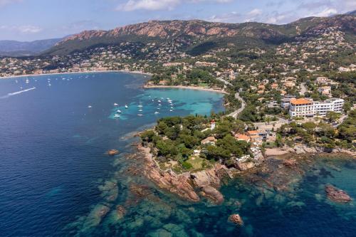 Facilities, Apartment Poseidon - Sea View - Happy Rentals in Le Dramont Facilities, Apartment Poseidon - Sea View - Happy Rentals in Le Dramont