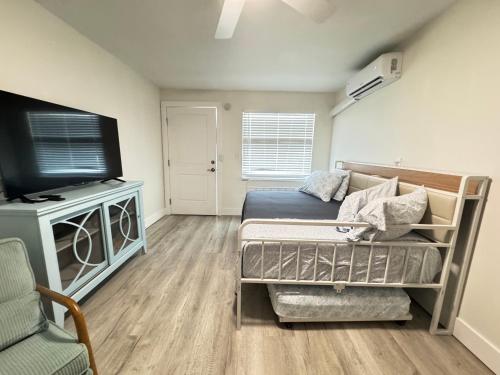Sunny Shores Retreat 4 Studio in Indian Rocks Beach (FL) Sunny Shores Retreat 4 Studio in Indian Rocks Beach (FL)