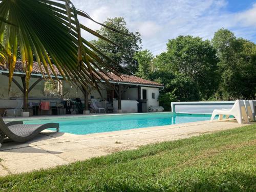 Maison de campagne avec grande piscine in Agonac Maison de campagne avec grande piscine in Agonac