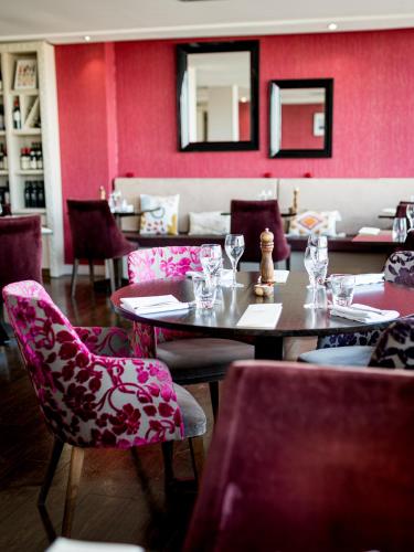 Saint Aubin Logis Hotel & Restaurant in Saint-Aubin-sur-Mer Saint Aubin Logis Hotel & Restaurant in Saint-Aubin-sur-Mer
