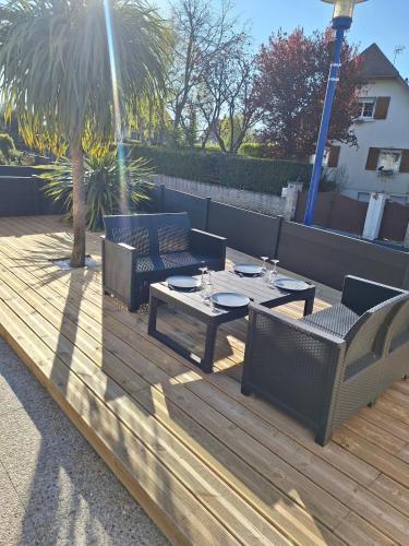 Les pachas near Caen-Carpiquet Airport Les pachas near Caen-Carpiquet Airport