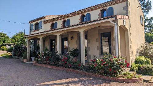 Chambre dans un cadre bucolique avec petit-déjeuner (Chambre dans un cadre bucolique avec petit-dejeuner) in Saint-André-de-la-Marche Chambre dans un cadre bucolique avec petit-déjeuner (Chambre dans un cadre bucolique avec petit-dejeuner) in Saint-André-de-la-Marche