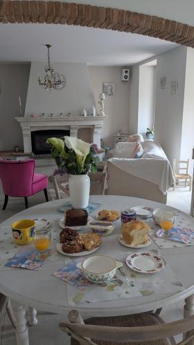 Chambre dans un cadre bucolique avec petit-déjeuner (Chambre dans un cadre bucolique avec petit-dejeuner) in Saint-André-de-la-Marche Chambre dans un cadre bucolique avec petit-déjeuner (Chambre dans un cadre bucolique avec petit-dejeuner) in Saint-André-de-la-Marche