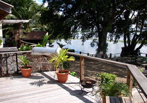 Балкон, CROOКED TREE LODGE Belize in Crooked Tree Балкон, CROOКED TREE LODGE Belize in Crooked Tree