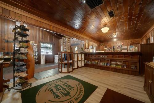 大堂, 窄軌酒店 (Narrow Gauge Inn) in 菲什營(CA) 大堂, 窄軌酒店 (Narrow Gauge Inn) in 菲什營(CA)