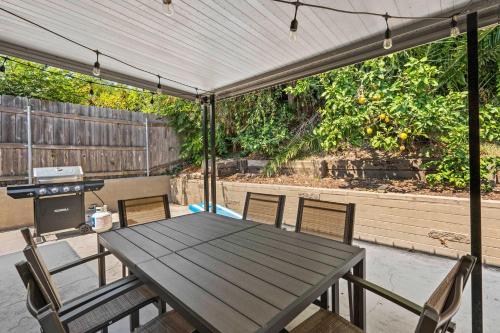 15 Min to Beach and Zoo - Hot Tub - Cozy Fire Villa Pit in Serra Mesa 15 Min to Beach and Zoo - Hot Tub - Cozy Fire Villa Pit in Serra Mesa