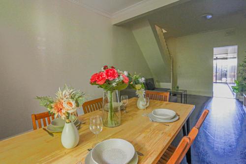 Facilities, Spacious 3 Bedroom House Glebe with 2 E-Bikes Included in Glebe Facilities, Spacious 3 Bedroom House Glebe with 2 E-Bikes Included in Glebe