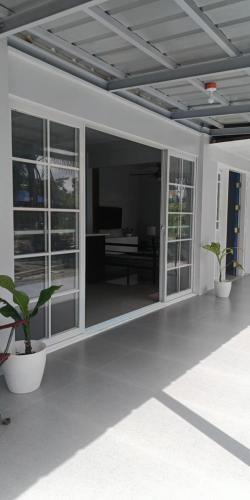 The Pacific Cove Villa in Dinalungan (Aurora) The Pacific Cove Villa in Dinalungan (Aurora)