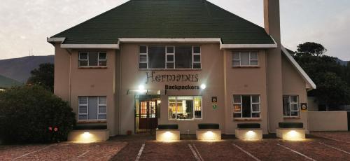 Vista exterior, Hermanus Backpackers & Budget Accommodation in Hermanus Vista exterior, Hermanus Backpackers & Budget Accommodation in Hermanus