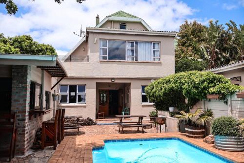 Vista, Hermanus Backpackers & Budget Accommodation in Hermanus Vista, Hermanus Backpackers & Budget Accommodation in Hermanus