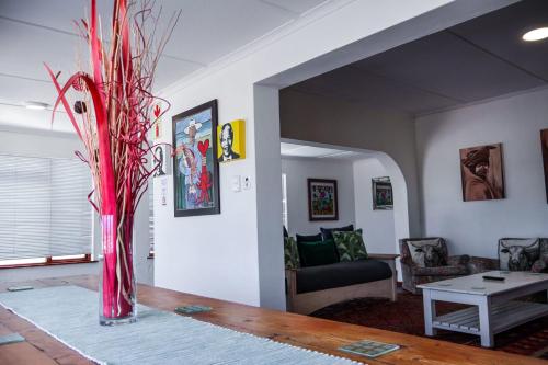 Vista exterior, Hermanus Backpackers & Budget Accommodation in Hermanus Vista exterior, Hermanus Backpackers & Budget Accommodation in Hermanus