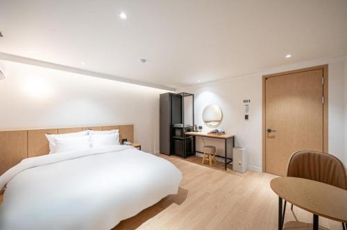 Brown Dot Hotel NamGumi Branch in Gumi-si Brown Dot Hotel NamGumi Branch in Gumi-si