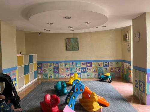 Quiet room with Swimming pool access in Marikina Quiet room with Swimming pool access in Marikina