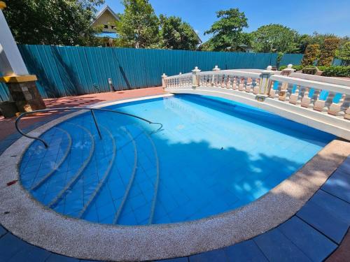 Quiet room with Swimming pool access in Marikina Quiet room with Swimming pool access in Marikina
