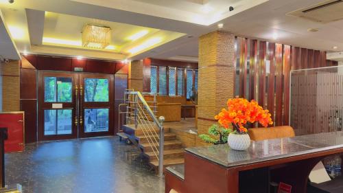 Lobby, West Park Inn in Dhaka Lobby, West Park Inn in Dhaka
