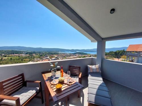 Balkon/teras, Mio Monte Apartments - Free Parking and Wi-Fi - Calm, Garden, See and Mountain View, Tivat - Porto M in Mrcevac Balkon/teras, Mio Monte Apartments - Free Parking and Wi-Fi - Calm, Garden, See and Mountain View, Tivat - Porto M in Mrcevac