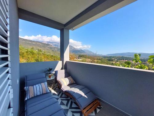 Balkon/teras, Mio Monte Apartments - Free Parking and Wi-Fi - Calm, Garden, See and Mountain View, Tivat - Porto M in Mrcevac Balkon/teras, Mio Monte Apartments - Free Parking and Wi-Fi - Calm, Garden, See and Mountain View, Tivat - Porto M in Mrcevac