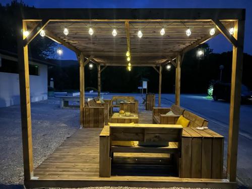 Erkély/terasz, Camping Point Vert in Montalieu-Vercieu Erkély/terasz, Camping Point Vert in Montalieu-Vercieu