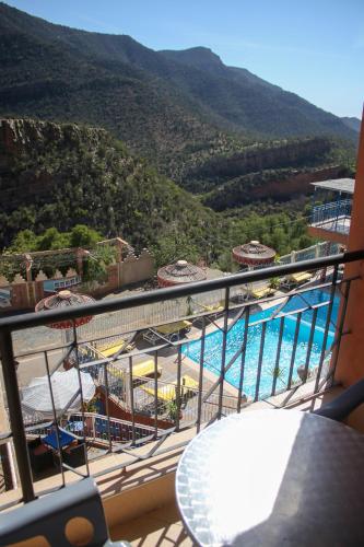발코니/테라스, Auberge Les Montagnes du Paradis Your Hidden Retreat in Paradise Valley in 리아드 에살람 발코니/테라스, Auberge Les Montagnes du Paradis Your Hidden Retreat in Paradise Valley in 리아드 에살람