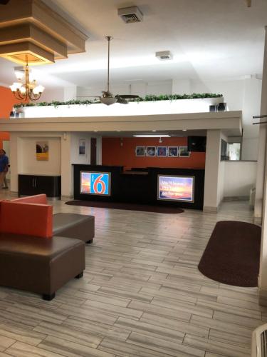 Motel 6 Daytona Beach, FL - Speedway in Daytona Beach (Florida) Motel 6 Daytona Beach, FL - Speedway in Daytona Beach (Florida)