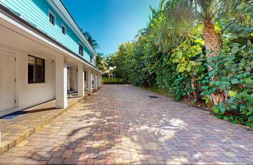 Chic Seaside Condo in Juno Steps onto the Beach in Juno Beach (Florida) Chic Seaside Condo in Juno Steps onto the Beach in Juno Beach (Florida)