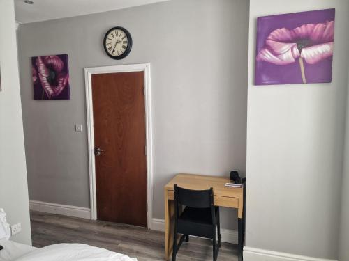 Guestroom, Stella Villa in Bolton and Undercliffe Guestroom, Stella Villa in Bolton and Undercliffe