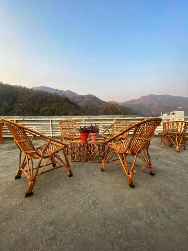 شرفة/ تراس, BUNK HOSTEL RISHIKESH in Tapovan شرفة/ تراس, BUNK HOSTEL RISHIKESH in Tapovan