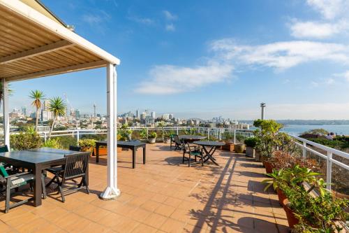 Perfectly Located Studio by Rushcutters Bay Park in Darling Point Perfectly Located Studio by Rushcutters Bay Park in Darling Point