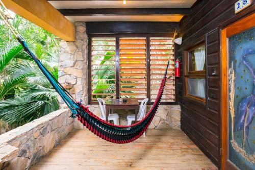 Балкон/тераса, Bananarama Dive & Beach Resort in Остров Roatan Балкон/тераса, Bananarama Dive & Beach Resort in Остров Roatan