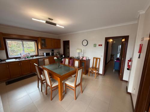 CERDEIRINHAS DE BASTO "Piso Q 4" in กาเนโด เด บาสโต CERDEIRINHAS DE BASTO "Piso Q 4" in กาเนโด เด บาสโต