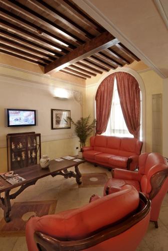 Lobby, Hotel Bologna in Pisa Lobby, Hotel Bologna in Pisa