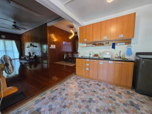 مطبخ, Whales Come to the River - Riverside - 3 rooms on 2nd floor in بانغ ساي مطبخ, Whales Come to the River - Riverside - 3 rooms on 2nd floor in بانغ ساي