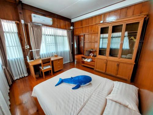 Whales Come to the River - Riverside - 3 rooms on 2nd floor in بانغ ساي Whales Come to the River - Riverside - 3 rooms on 2nd floor in بانغ ساي