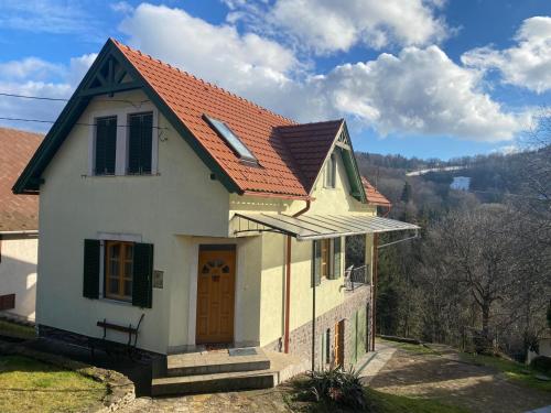 Vadrózsa Vendégház (Vadrozsa Vendeghaz) in มาทรัสเซนทิเมอร์ Vadrózsa Vendégház (Vadrozsa Vendeghaz) in มาทรัสเซนทิเมอร์