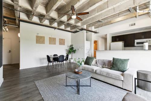 Industrial Downtown Apartment - 2BD 2BA in Baton Rouge Downtown Industrial Downtown Apartment - 2BD 2BA in Baton Rouge Downtown