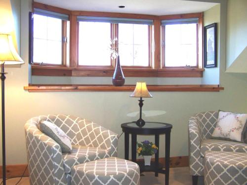 This photo about The Porch and Pillow shared on HyHotel.com