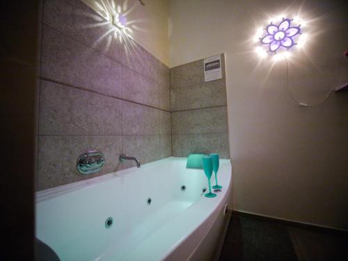 جاكوزي, ManfredoniaJacuzzi in Manfredonia Town Center جاكوزي, ManfredoniaJacuzzi in Manfredonia Town Center