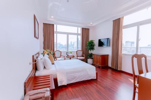 DAHLIALAND SAIGON HOTEL & SWIMMING POOL near Tao Dan Park DAHLIALAND SAIGON HOTEL & SWIMMING POOL near Tao Dan Park