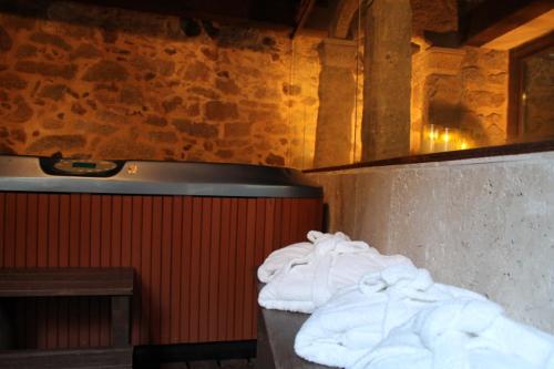 Pezsgőfürdő, Cabachuelas I casas rurales in San Miguel De Valero Pezsgőfürdő, Cabachuelas I casas rurales in San Miguel De Valero