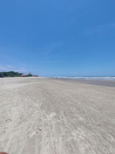 沙滩, Suarão Beach House (Suarao Beach House) in 苏阿劳 沙滩, Suarão Beach House (Suarao Beach House) in 苏阿劳