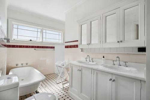 Facilities, Schneiderhaus - Bold & Bright by Centennial Park in Woollahra Facilities, Schneiderhaus - Bold & Bright by Centennial Park in Woollahra