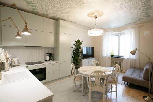 Enchanting 1BR w/ King Bed in Unbeatable Location in Hakaniemi Enchanting 1BR w/ King Bed in Unbeatable Location in Hakaniemi