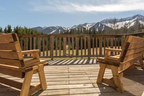 شرفة/ تراس, Pet Friendly 3 Bdrm Home with Hot Tub by StayIn in Fernie شرفة/ تراس, Pet Friendly 3 Bdrm Home with Hot Tub by StayIn in Fernie