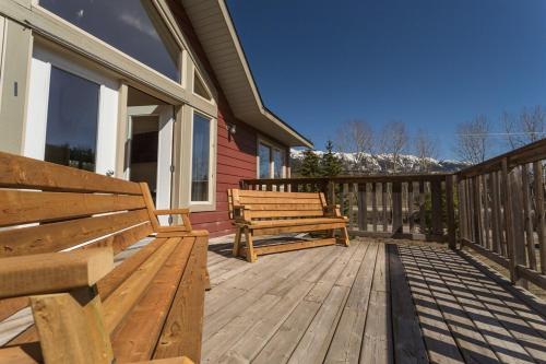 شرفة/ تراس, Pet Friendly 3 Bdrm Home with Hot Tub by StayIn in Fernie شرفة/ تراس, Pet Friendly 3 Bdrm Home with Hot Tub by StayIn in Fernie