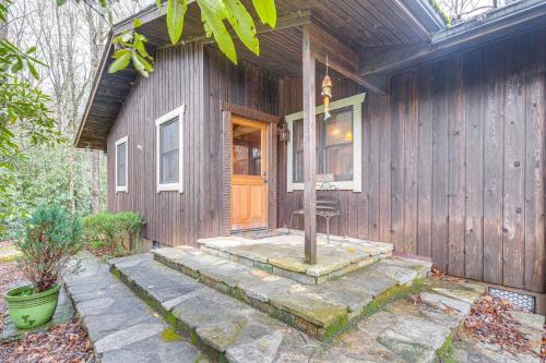 4 Mi to Ski Sapphire Valley! Resort Retreat in Sapphire (NC) 4 Mi to Ski Sapphire Valley! Resort Retreat in Sapphire (NC)