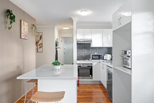 Bright & Comfy Double Room - Cozy and Well-Connected - Shared Bathroom in Blacktown Bright & Comfy Double Room - Cozy and Well-Connected - Shared Bathroom in Blacktown