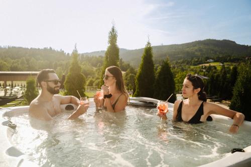 熱水浴缸, Świerkowa Osada (Swierkowa Osada) in 伊斯特布娜 熱水浴缸, Świerkowa Osada (Swierkowa Osada) in 伊斯特布娜